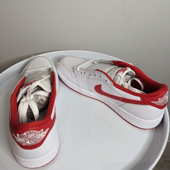 Nike Jordan 1 Retro Low Oh Men's size 10 in Red and White - Picture 5 of 11
